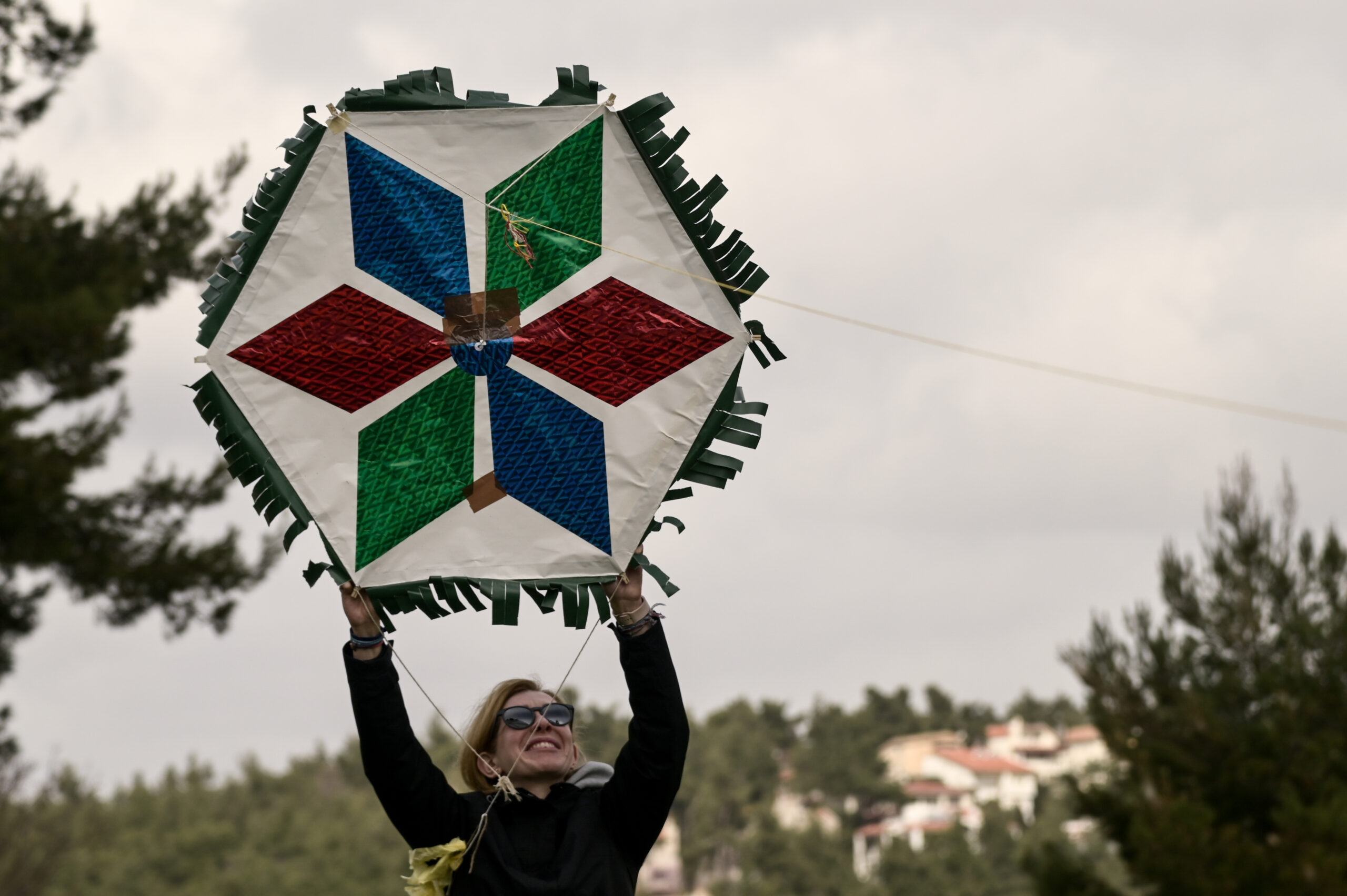 Γέμισε χαρταετούς ο αττικός ουρανός – Πώς γιορτάζονται τα κούλουμα στους Δήμους