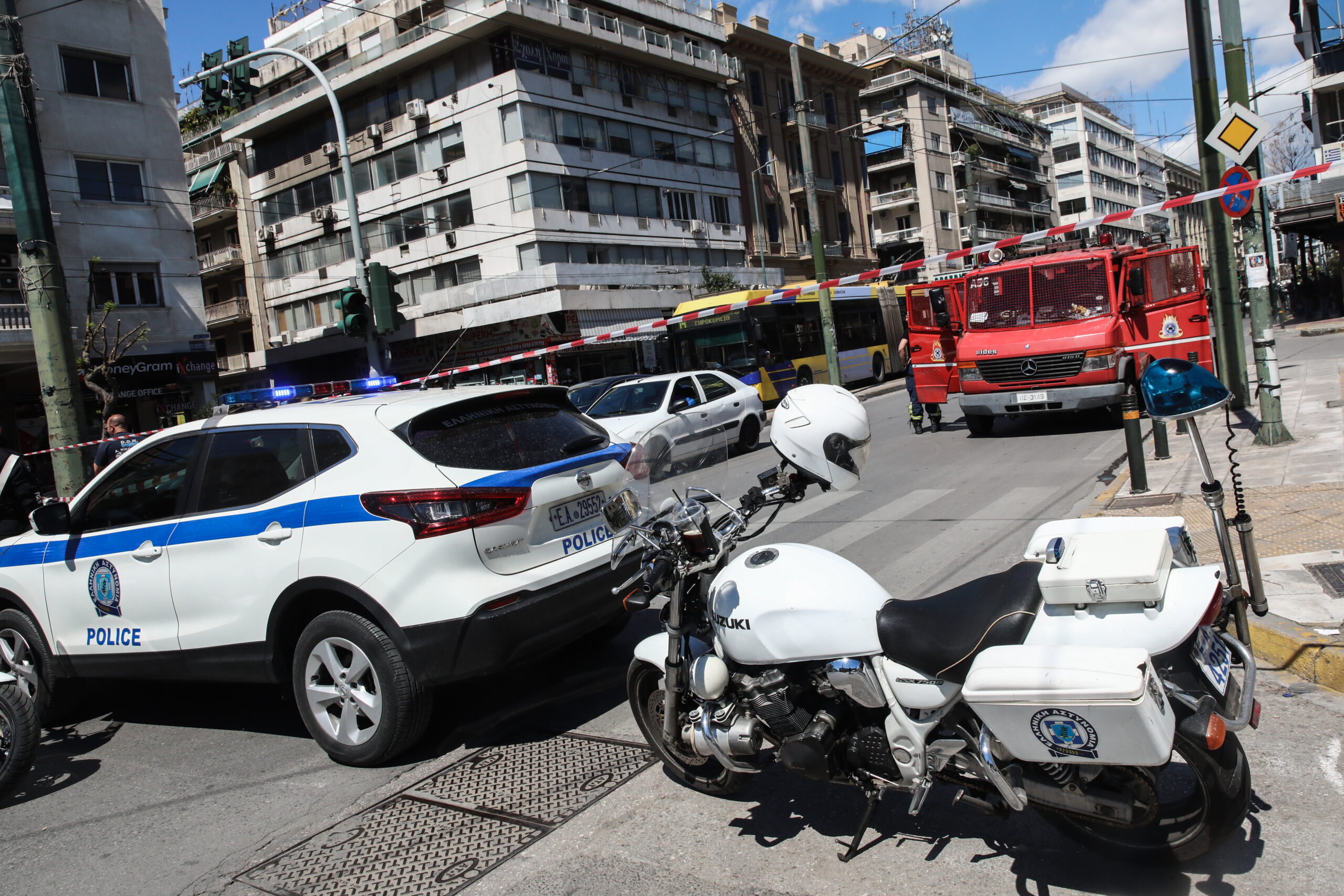 Μολότοφ και επίθεση σε περιπολικό έξω από την ΑΣΟΕΕ – Δικογραφία για άσκοπους αστυνομικούς πυροβολισμούς