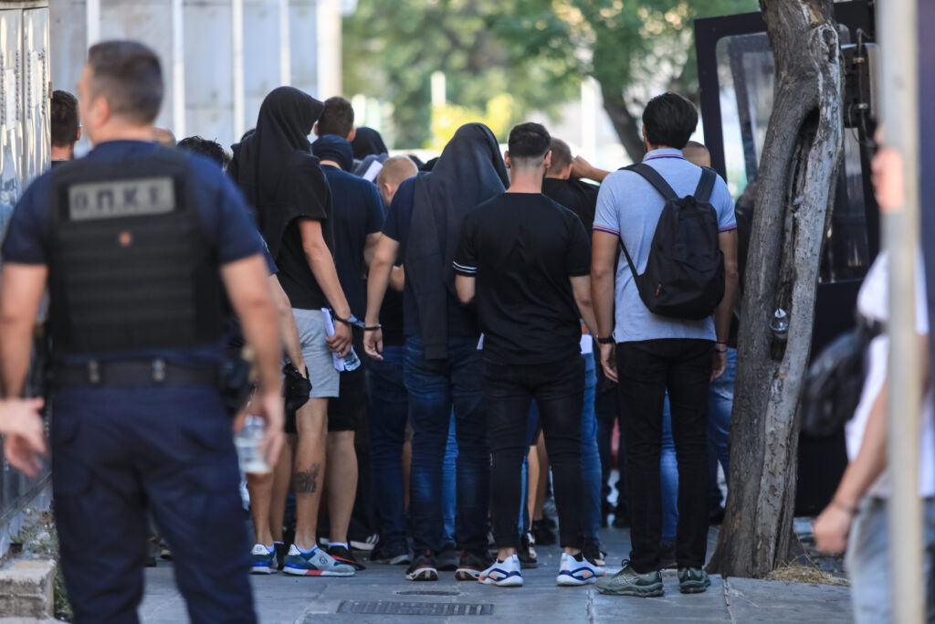 Νέα Φιλαδέλφεια: Απολογούνται οι τελευταίοι 35 κατηγορούμενοι για τα αιματηρά επεισόδια