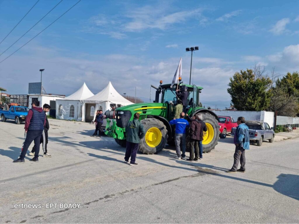 Ξεκίνησε η κάθοδος των τρακτέρ από Στεφανοβίκειο και Αλμυρό συνοδεία αστυνομικών δυνάμεων (video)