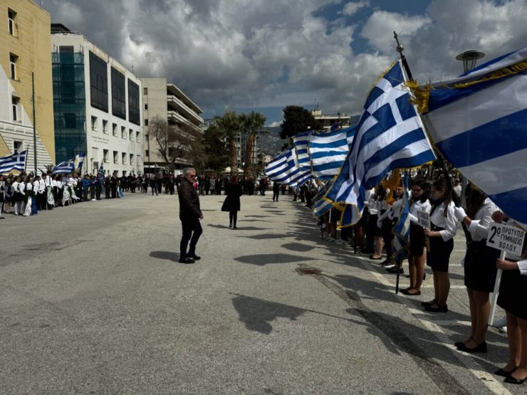 Παρουσία Ζ. Μακρή η παρέλαση στο Βόλο – «Ισχυρό το μήνυμα της 25ης Μαρτίου μέχρι και σήμερα»