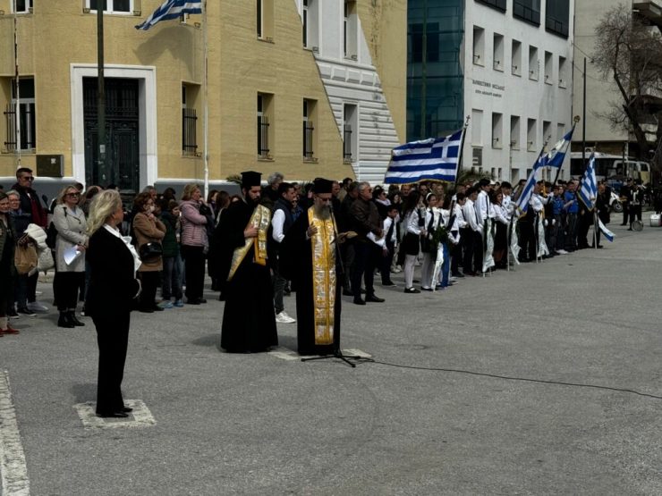 Παρουσία Ζ. Μακρή η παρέλαση στο Βόλο – «Ισχυρό το μήνυμα της 25ης Μαρτίου μέχρι και σήμερα»