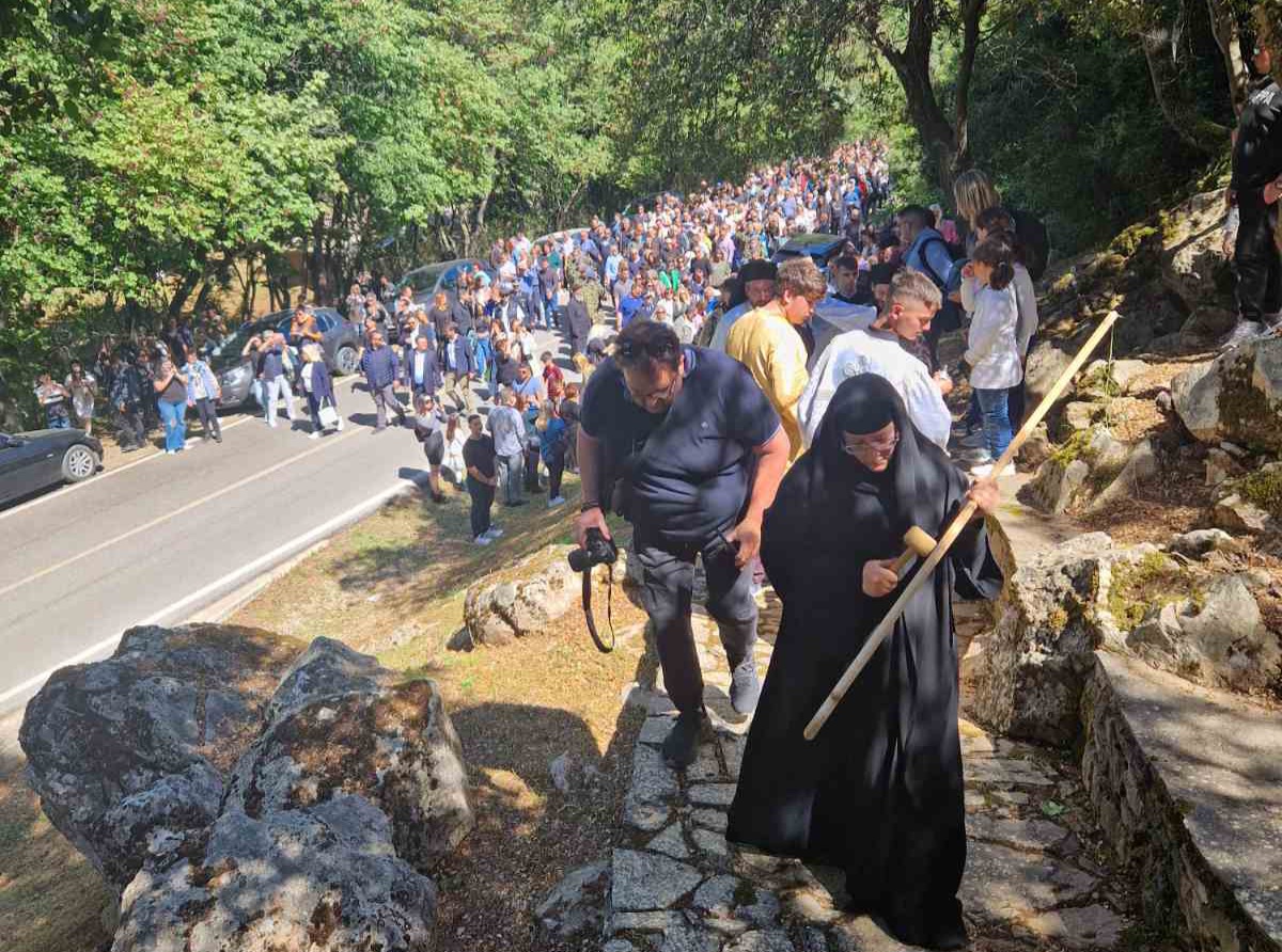 Με κατάνυξη η αναπαράσταση της Ακολουθίας της Αποκαθήλωσης στην Παναγία Ξενιά