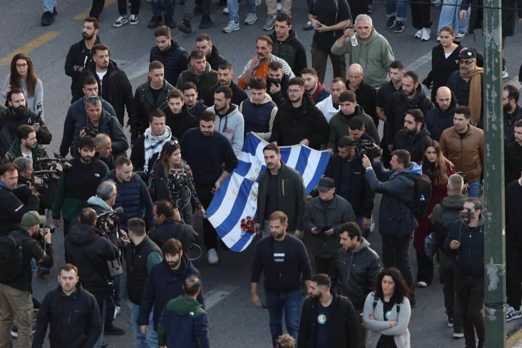 Πολυτεχνείο: Μαζική η πορεία στην Αθήνα, 150 προσαγωγές και έξι συλλήψεις – Ένταση και μολότοφ στη Θεσσαλονίκη