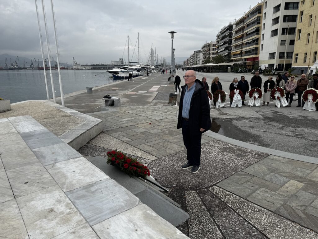 Βόλος: “Επίκαιρα όσο ποτέ τα μηνύματα του Πολυτεχνείου” – Κατάθεση στεφάνων στο Ηρώο