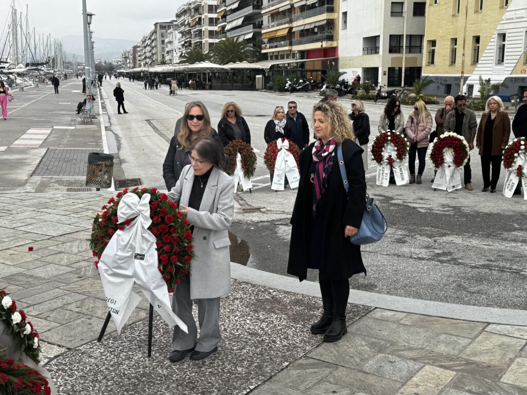 Βόλος: “Επίκαιρα όσο ποτέ τα μηνύματα του Πολυτεχνείου” – Κατάθεση στεφάνων στο Ηρώο