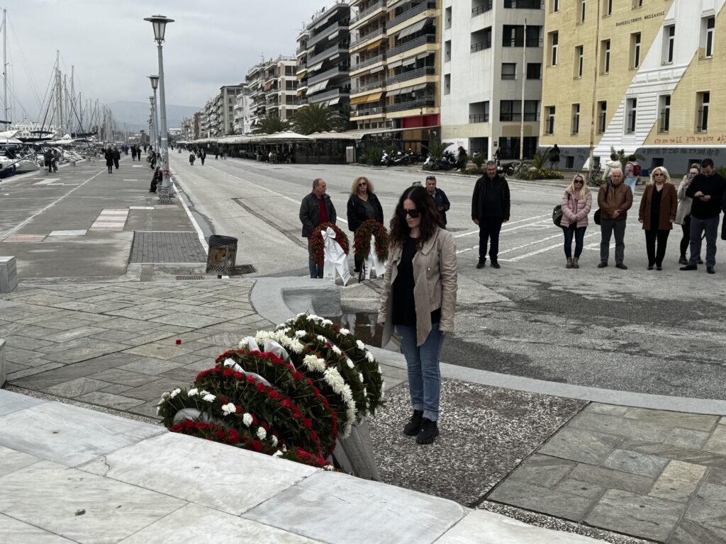 Βόλος: “Επίκαιρα όσο ποτέ τα μηνύματα του Πολυτεχνείου” – Κατάθεση στεφάνων στο Ηρώο