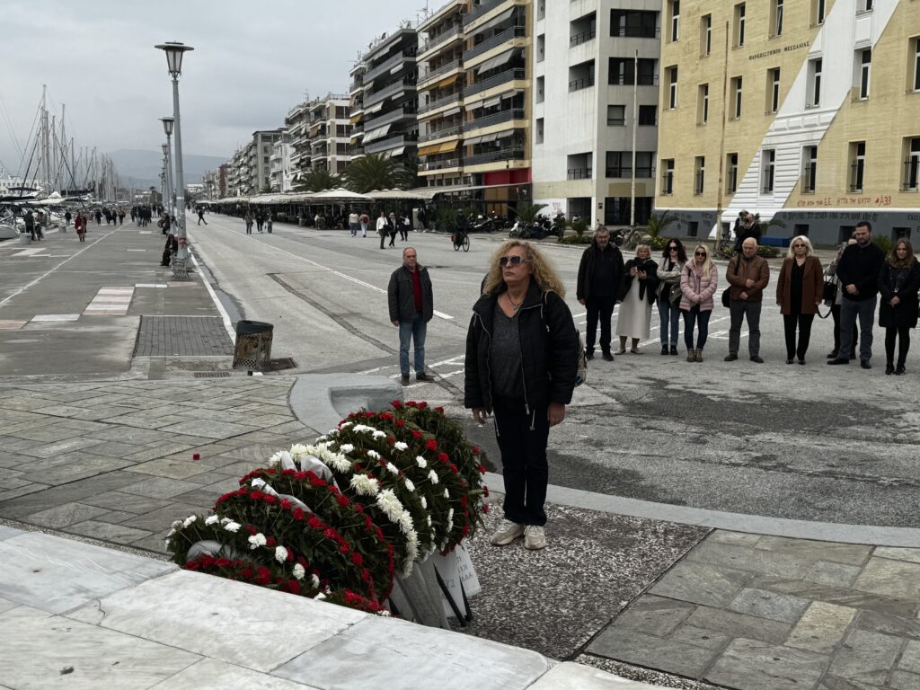 Βόλος: “Επίκαιρα όσο ποτέ τα μηνύματα του Πολυτεχνείου” – Κατάθεση στεφάνων στο Ηρώο