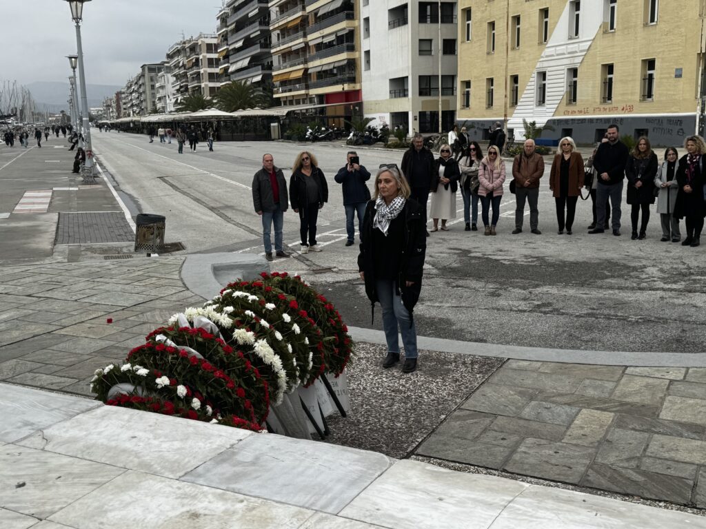 Βόλος: “Επίκαιρα όσο ποτέ τα μηνύματα του Πολυτεχνείου” – Κατάθεση στεφάνων στο Ηρώο