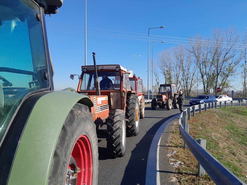 Καρδίτσα: Συγκέντρωση διαμαρτυρίας αγροτών και κτηνοτρόφων στον αυτοκινητόδρομο Ε65