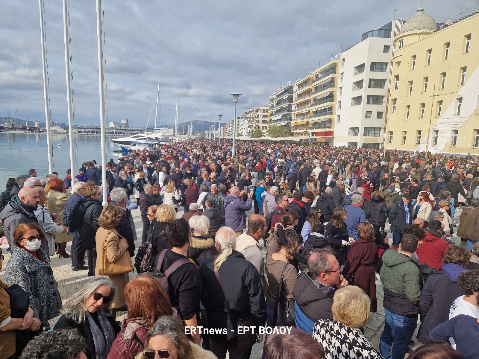 Βόλος: Μεγάλη η συμμετοχή στη συγκέντρωση για τα Τέμπη