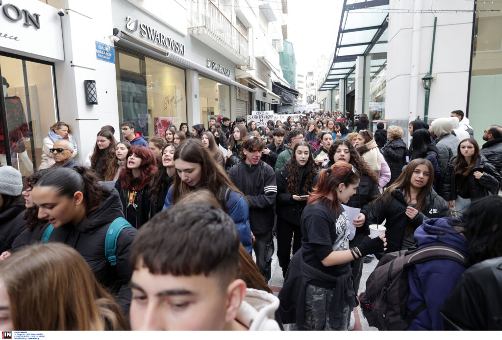 Τέμπη: Ραντεβού στους δρόμους ανά την Ελλάδα έδωσαν φοιτητές, μαθητές και εκπαιδευτικοί – Ζητούν Δικαιοσύνη και απόδοση ευθυνών