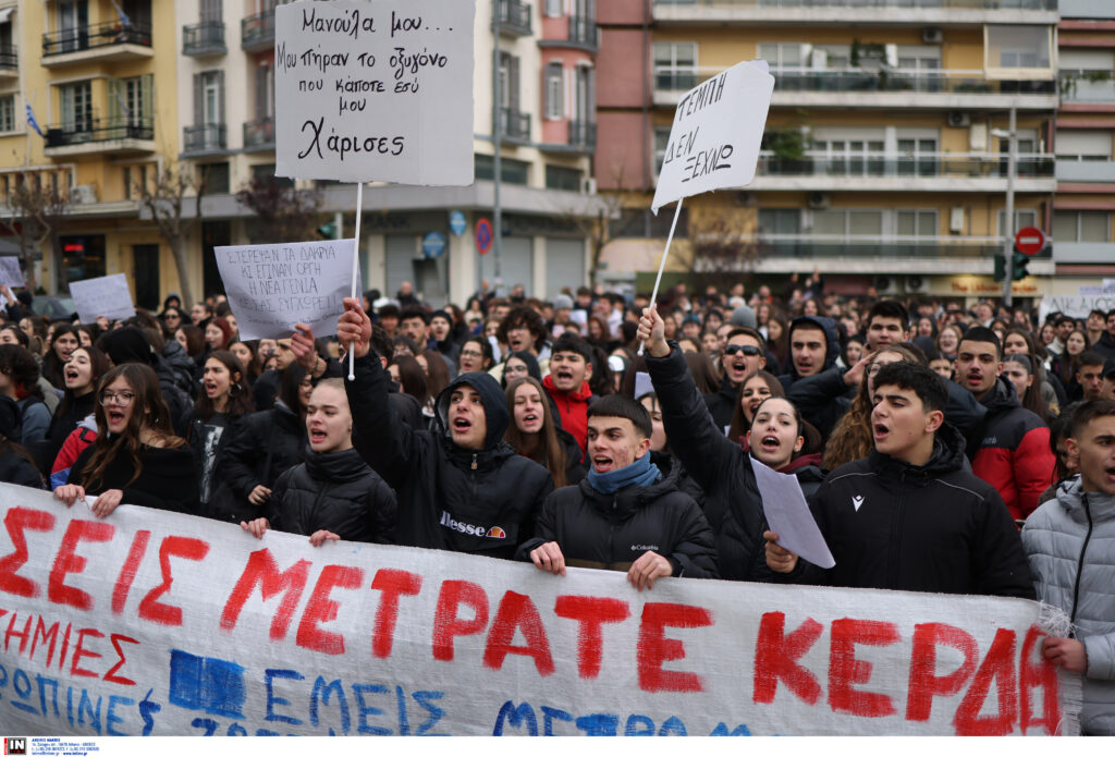 Τέμπη: Ραντεβού στους δρόμους ανά την Ελλάδα έδωσαν φοιτητές, μαθητές και εκπαιδευτικοί – Ζητούν Δικαιοσύνη και απόδοση ευθυνών