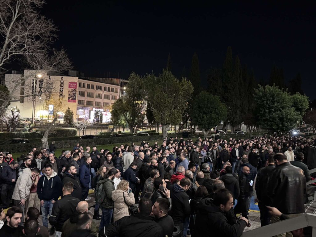 Συγκέντρωση διαμαρτυρίας στην ΕΡΤ για τα Τέμπη